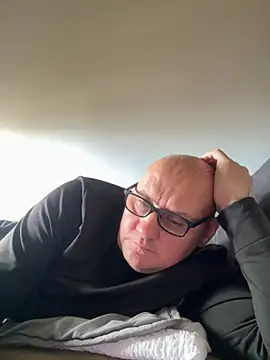 Snapshot of vanjbi45 chatting on 27, 10, 2025 vanjbi45 online show from 27, 10, 2025