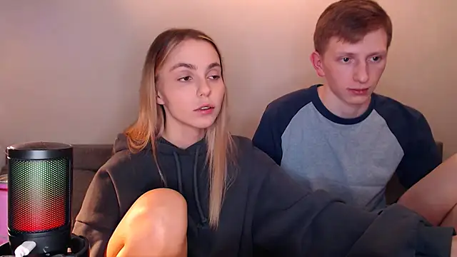 juliaanddima online show from 3, 12, 2025