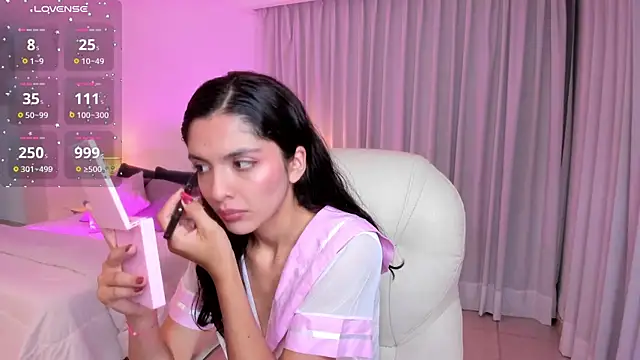 Snapshot of miiaa_evans chatting on 7, 1, 2025 miiaa evans online show from 7, 1, 2025