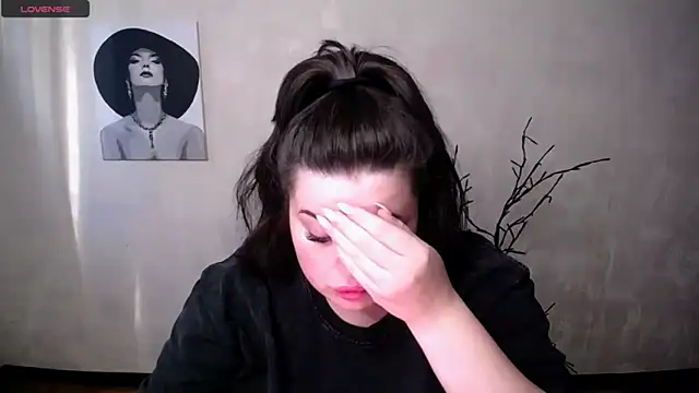 Emily Mo online show from 25, 9, 2025