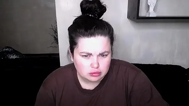 Emily Mo online show from 15, 10, 2025