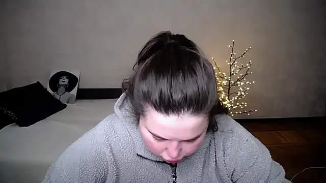 Emily Mo online show from 10, 4, 2026