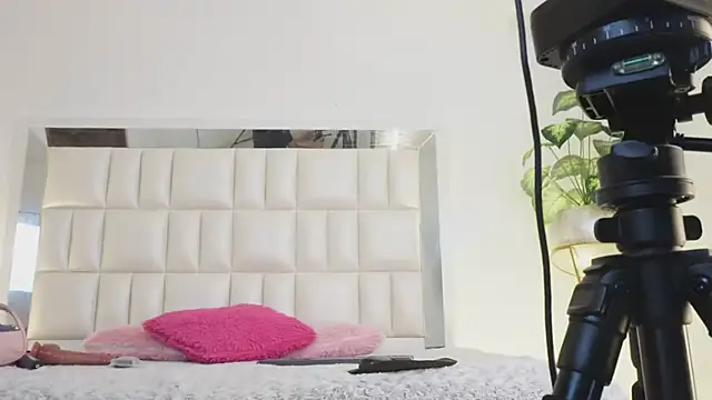 Anais aradia online show from 15, 2, 2025