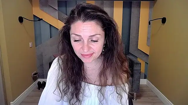 Snapshot of EllaLong chatting on 11, 12, 2024 EllaLong online show from 11, 12, 2024