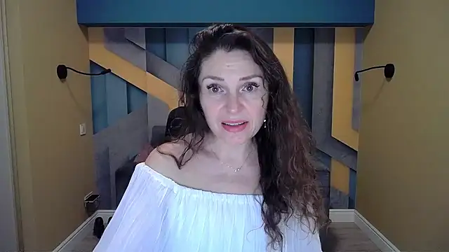 Snapshot of EllaLong chatting on 21, 12, 2024 EllaLong online show from 21, 12, 2024