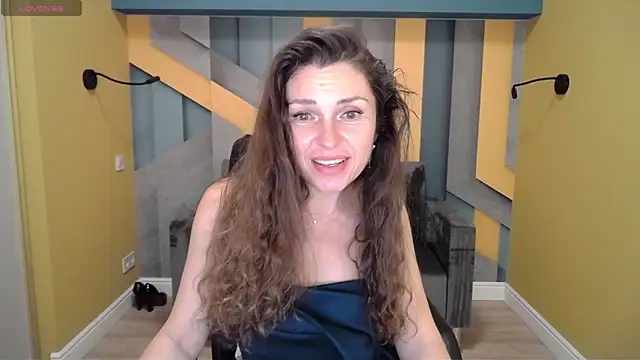 Snapshot of EllaLong chatting on 24, 12, 2024 EllaLong online show from 24, 12, 2024