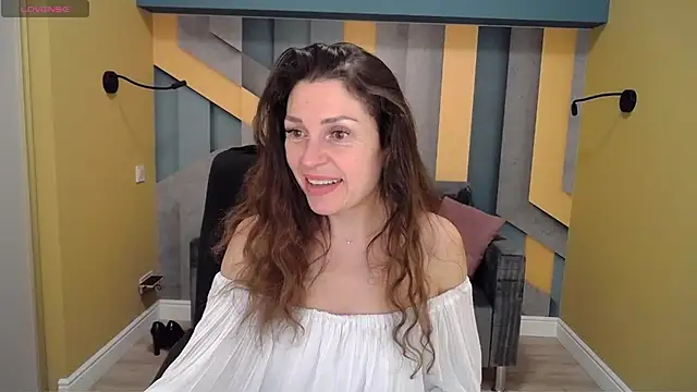 Snapshot of EllaLong chatting on 2, 1, 2025 EllaLong online show from 2, 1, 2025