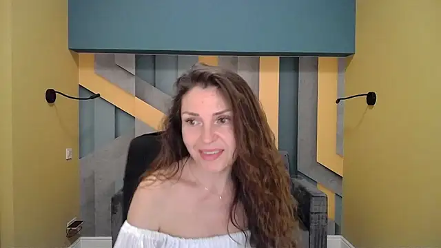 Snapshot of EllaLong chatting on 7, 1, 2025 EllaLong online show from 7, 1, 2025