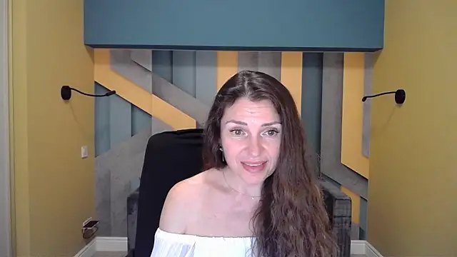 Snapshot of EllaLong chatting on 7, 1, 2025 EllaLong online show from 7, 1, 2025