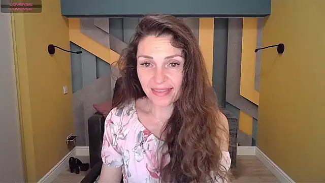 Snapshot of EllaLong chatting on 2, 2, 2025 EllaLong online show from 2, 2, 2025