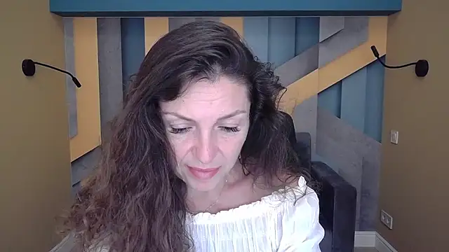 Snapshot of EllaLong chatting on 12, 9, 2025 EllaLong online show from 12, 9, 2025