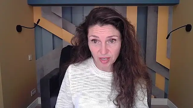 Snapshot of EllaLong chatting on 28, 9, 2025 EllaLong online show from 28, 9, 2025