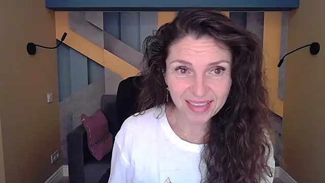 Snapshot of EllaLong chatting on 30, 9, 2025 EllaLong online show from 30, 9, 2025