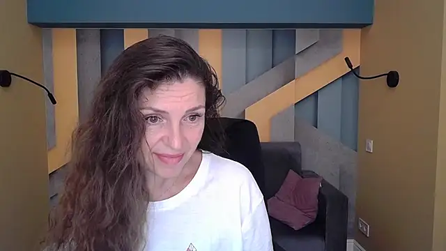 Snapshot of EllaLong chatting on 5, 10, 2025 EllaLong online show from 5, 10, 2025