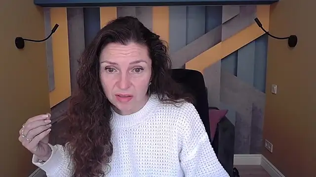 EllaLong online show from 10, 11, 2025