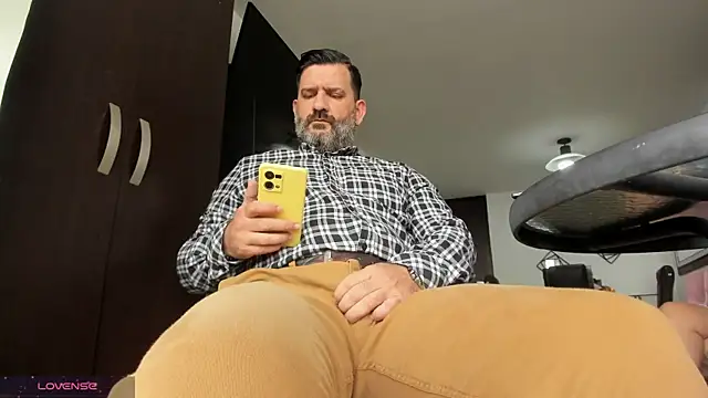 Snapshot of Maxi_TheBigDaddy chatting on 27, 4, 2026 Maxi TheBigDaddy online show from 27, 4, 2026