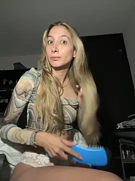 Snapshot of DanikRosse chatting on 2, 3, 2025 DanikRosse online show from 2, 3, 2025