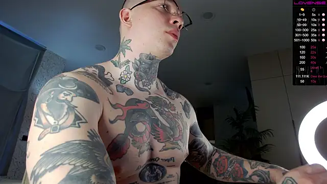 Snapshot of Tommy_cat chatting on 12, 12, 2024 Tommy cat online show from 12, 12, 2024