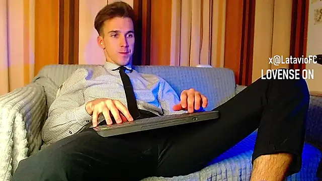 Midnighter  online show from 24, 11, 2025