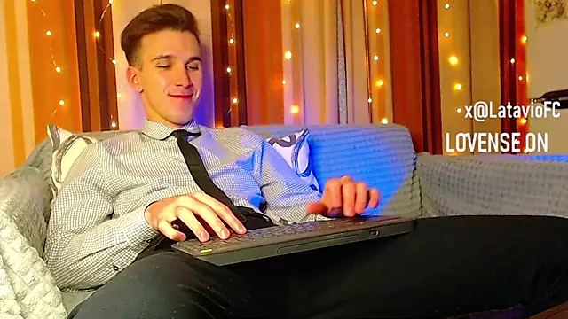 Midnighter  online show from 23, 12, 2025