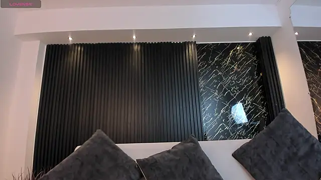 charlottewhitte online show from 12, 3, 2025