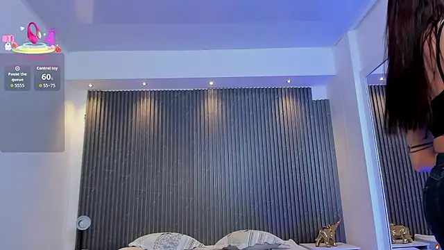 charlottewhitte online show from 19, 2, 2026