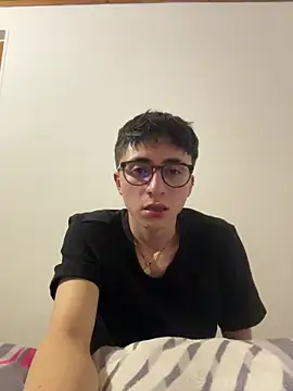 Snapshot of CamiRojas_boy chatting on 6, 1, 2026 CamiRojas boy online show from 6, 1, 2026