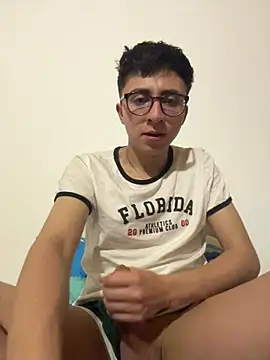 Snapshot of CamiRojas_boy chatting on 27, 2, 2026 CamiRojas boy online show from 27, 2, 2026