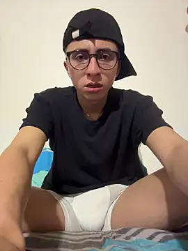 Snapshot of CamiRojas_boy chatting on 28, 2, 2026 CamiRojas boy online show from 28, 2, 2026