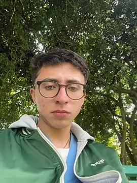 Snapshot of CamiRojas_boy chatting on 24, 4, 2026 CamiRojas boy online show from 24, 4, 2026