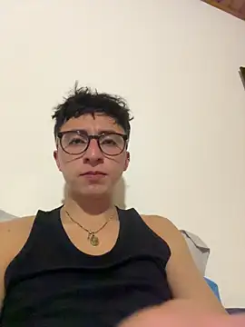Snapshot of CamiRojas_boy chatting on 21, 6, 2026 CamiRojas boy online show from 21, 6, 2026