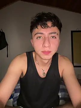 Snapshot of CamiRojas_boy chatting on 18, 7, 2026 CamiRojas boy online show from 18, 7, 2026