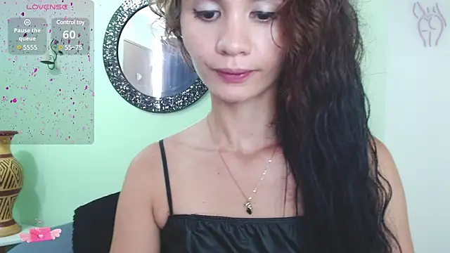 Snapshot of Sofia_Franco_ chatting on 4, 1, 2025 Sofia Franco online show from 4, 1, 2025