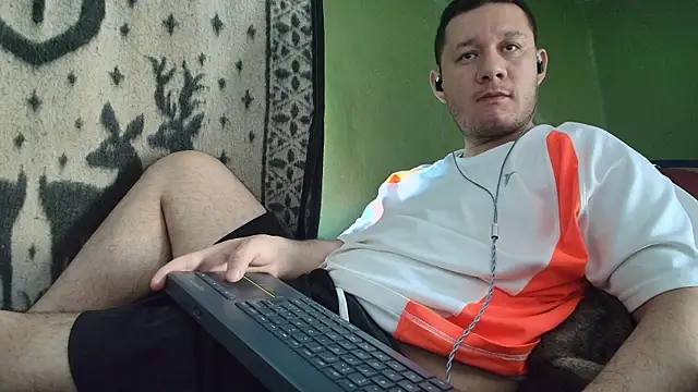 Snapshot of sweet_cock28 chatting on 24, 4, 2026 sweet cock28 online show from 24, 4, 2026
