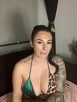 Snapshot of Mia-Bremer chatting on 6, 3, 2025 Mia-Bremer online show from 6, 3, 2025