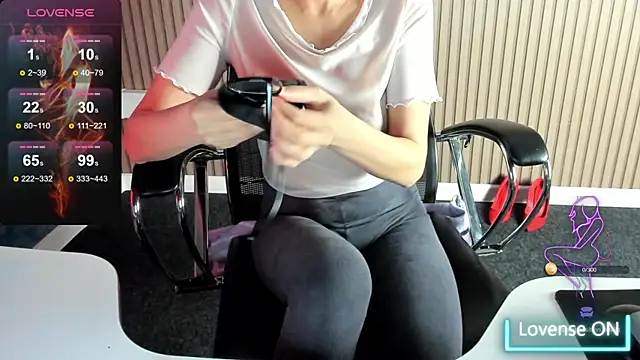 Snapshot of mommy_cum1 chatting on 28, 4, 2026 mommy cum1 online show from 28, 4, 2026