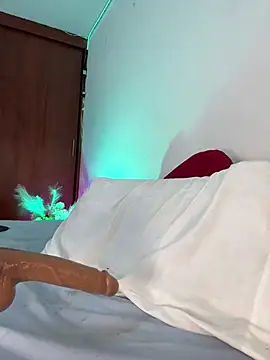 nicolette sweet  online show from 25, 2, 2025