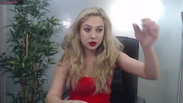 Snapshot of AvaBlue_ chatting on 2, 12, 2024 AvaBlue online show from 2, 12, 2024