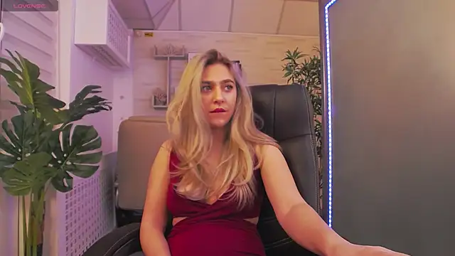 Snapshot of AvaBlue_ chatting on 4, 2, 2025 AvaBlue online show from 4, 2, 2025