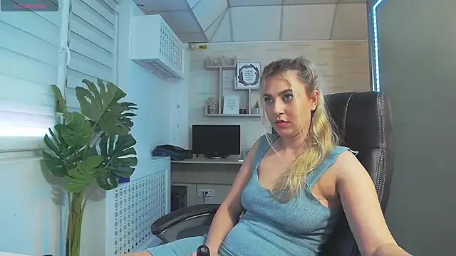 Snapshot of AvaBlue_ chatting on 24, 2, 2025 AvaBlue online show from 24, 2, 2025