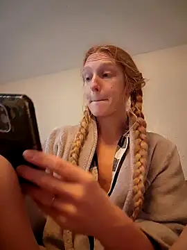 Snapshot of GoldenFlameGoddess chatting on 5, 2, 2025 GoldenFlameGoddess online show from 5, 2, 2025