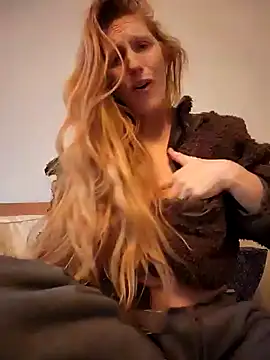 Snapshot of GoldenFlameGoddess chatting on 7, 2, 2025 GoldenFlameGoddess online show from 7, 2, 2025