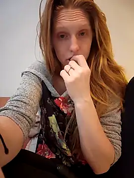 Snapshot of GoldenFlameGoddess chatting on 16, 2, 2025 GoldenFlameGoddess online show from 16, 2, 2025