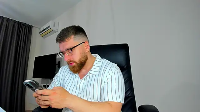 Findom guy online show from 14, 4, 2026