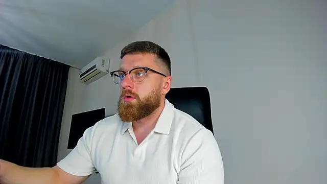 Snapshot of Findom_guy chatting on 1, 5, 2026 Findom guy online show from 1, 5, 2026