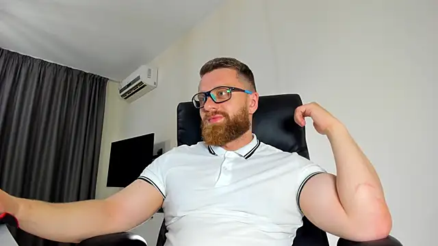 Snapshot of Findom_guy chatting on 25, 5, 2026 Findom guy online show from 25, 5, 2026