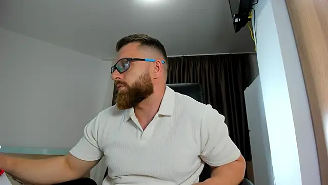 Snapshot of Findom_guy chatting on 1, 6, 2026 Findom guy online show from 1, 6, 2026
