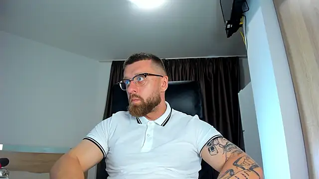 Snapshot of Findom_guy chatting on 8, 7, 2026 Findom guy online show from 8, 7, 2026