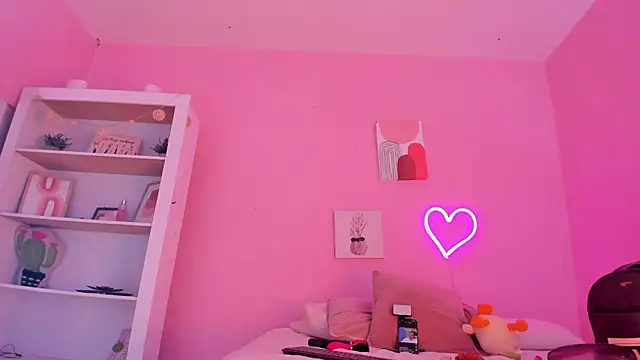 Sophiietaylor online show from 15, 3, 2025