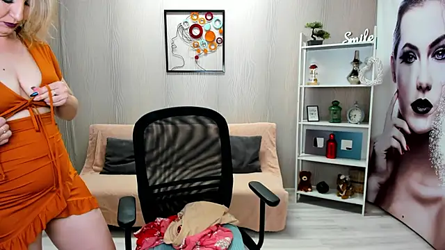 Cassandra Hotty online show from 6, 3, 2025